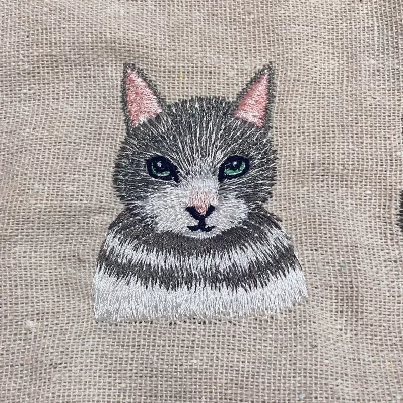リアルな猫の刺繍